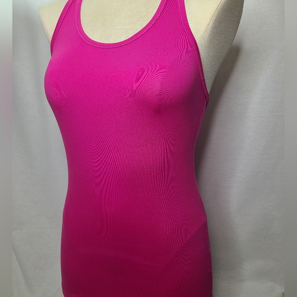 Nike Dri-Fit slim fitting tank top size small women's - Picture 4 of 5